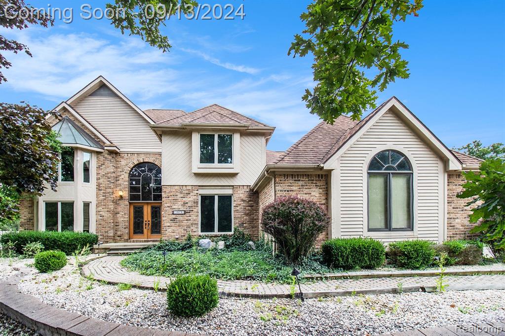 Kings Crest Cir, Grand Blanc, MI 48439