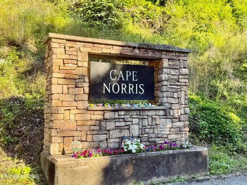 376 Norris View Dr, New Tazewell, TN, 37825-2460 | Card Image