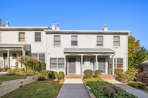 130 Panorama Dr, Edgewater, NJ, 07020-7241 | Card Image
