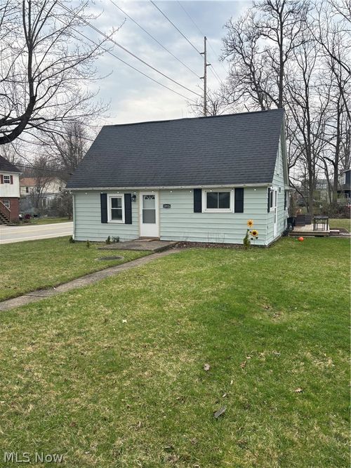 10526 Florida St, Aurora, OH, 44202-8503 | Card Image