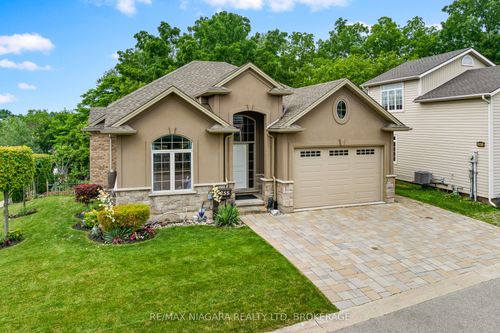 255 Lakeshore Rd, Saint Catharines, ON, L2M1R9 | Card Image