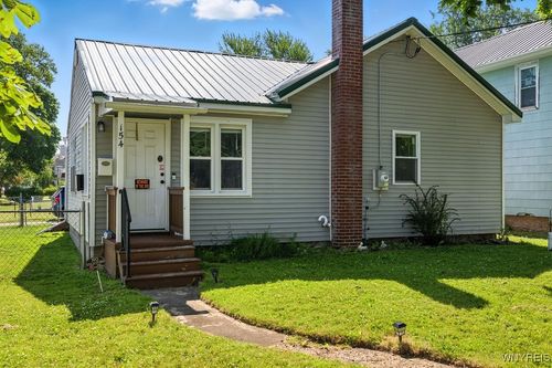 154 Pound St, Lockport, NY, 14094-3924 | Card Image
