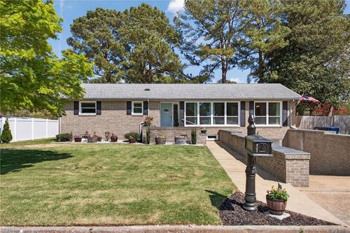 403 Holloway Dr, Portsmouth, VA, 23701-1623 | Card Image
