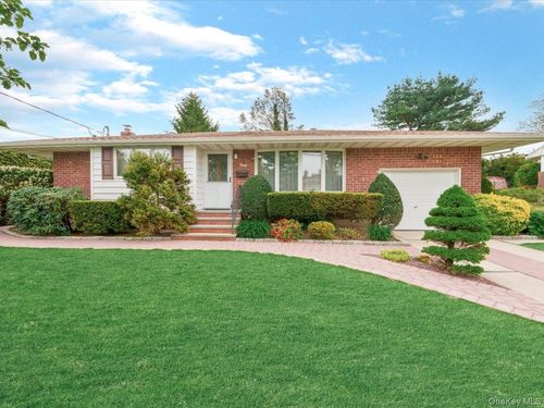 12 Joyce Ln, Commack, NY, 11725-3812 | Card Image
