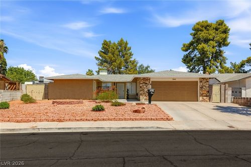 3948 Oakhill Ave, Las Vegas, NV, 89121-6236 | Card Image