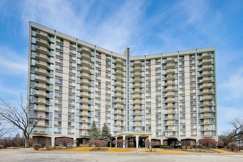 4f-40 N Tower Rd, Oak Brook, IL, 60523-1112 | Card Image