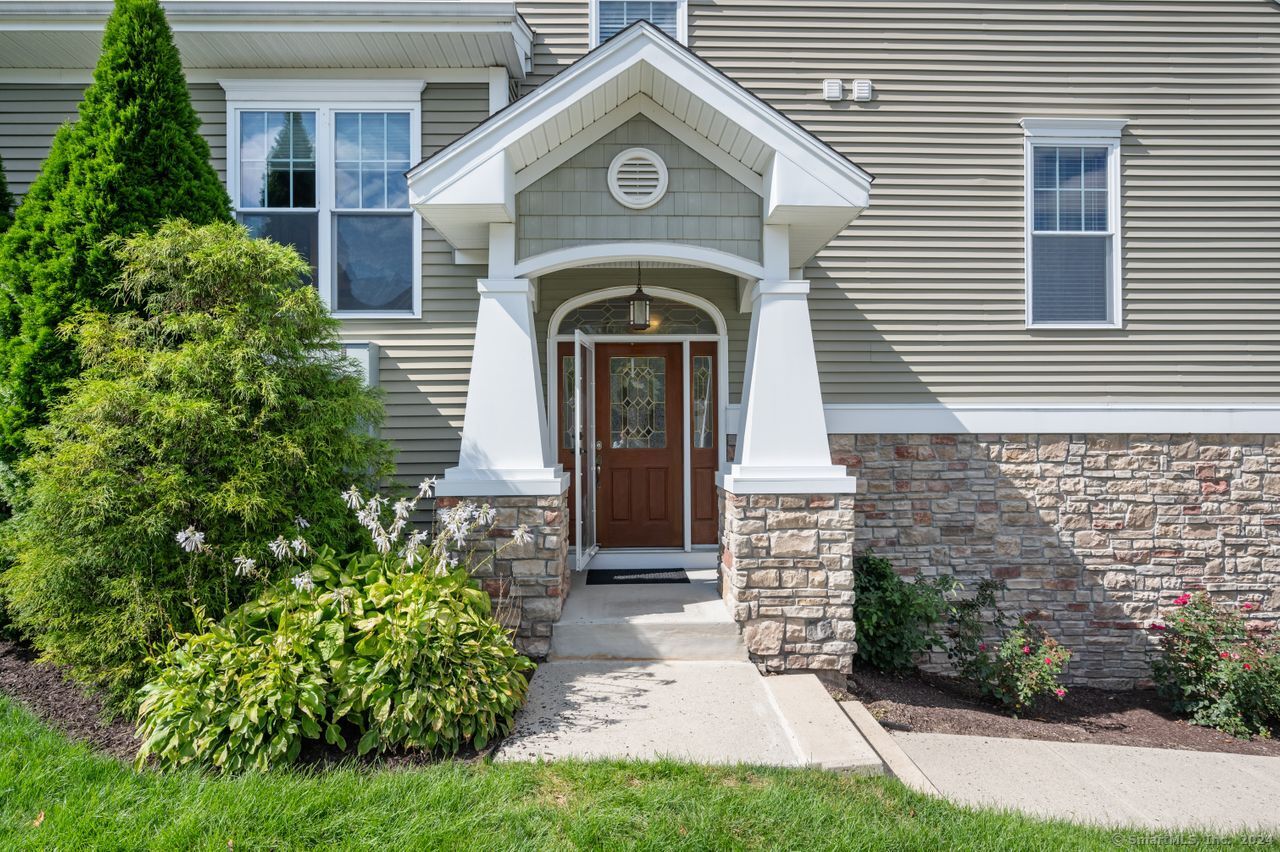 Lawrence Ave, Danbury, CT 06810