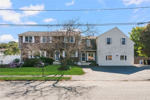 8 Seneca St, Shrewsbury, MA, 01545-3160 | Card Image