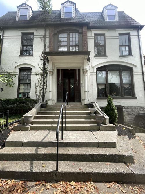 10-262 N Broadway, Lexington, KY, 40507-1074 | Card Image