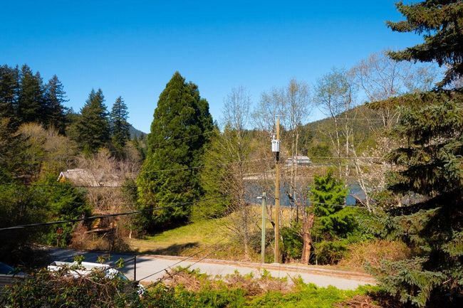 407 Cardena Drive, House other with 3 bedrooms, 2 bathrooms and null parking in Bowen Island BC | Image 25