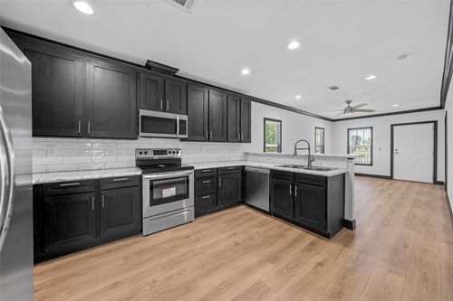 202 N 6th St W, Mount Calm, TX, 76673-3086 | Card Image