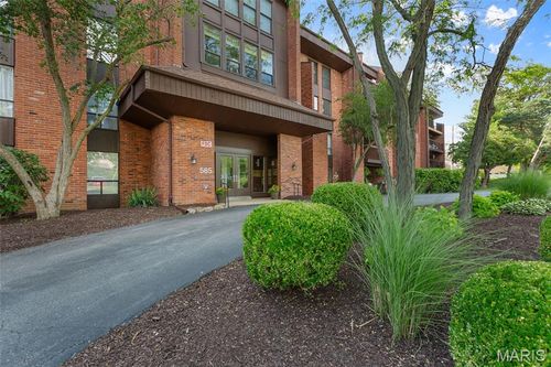 301-585 Coeur De Royale Dr, Saint Louis, MO, 63141-6917 | Card Image