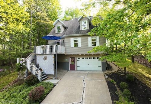677 Floral Valley Dr E, Howard, OH, 43028-9488 | Card Image