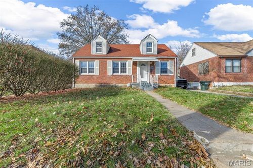 8709 Neier Ln, Saint Louis, MO, 63123-3445 | Card Image