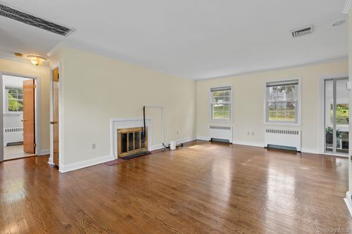 28 Willis Ave, Cornwall On Hudson, NY, 12520-1424 | Card Image