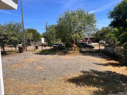 7614 Von Ormy Rd, Von Ormy, TX, 78073-3411 | Card Image