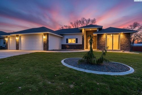 3149 Road 71st Pl, Pasco, WA, 99301-8064 | Card Image