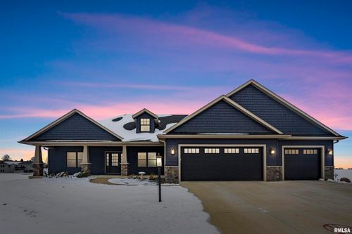 8 Foster Ct, Eldridge, IA, 52748-2303 | Card Image