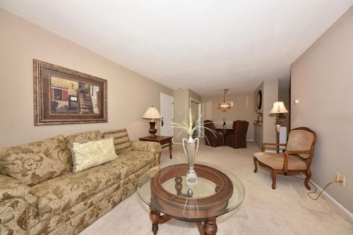 4-3935 S 84th Street, Greenfield, WI, 53228 | Card Image