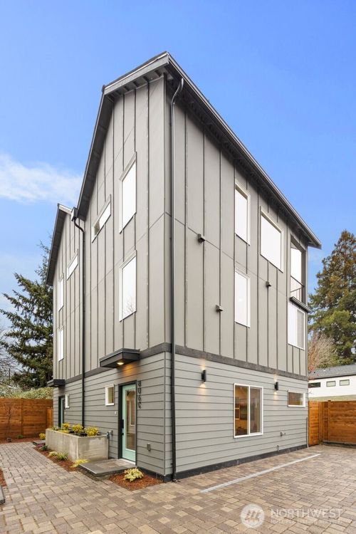806 C S Rose St, Seattle, WA, 98108-4124 | Card Image
