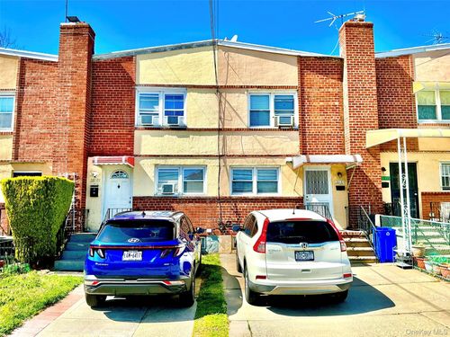 211-05 48th Ave, Oakland Gardens, NY, 11364-1136 | Card Image