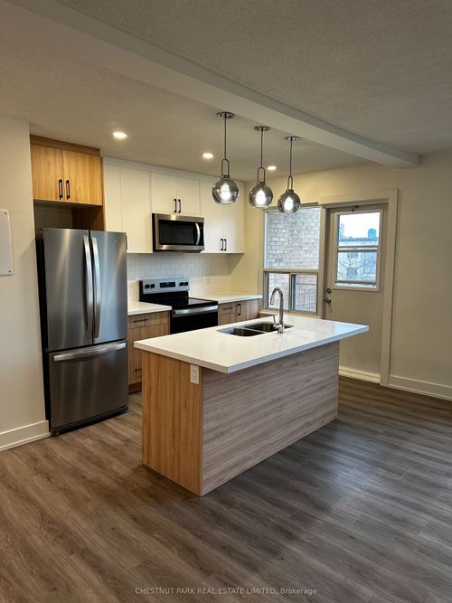 9-6 Wingreen Crt, North York, ON, M3B1B9 | Card Image