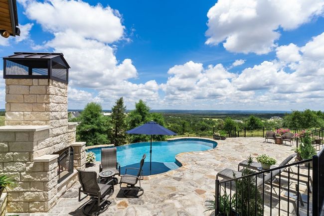 115 Trophy Oak Pt, Home with 5 bedrooms, 5 bathrooms and 3 parking in Fredericksburg TX | Image 36
