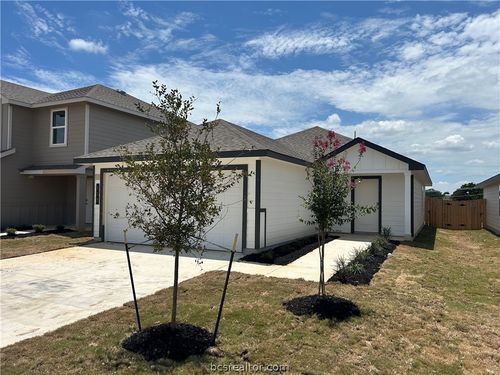 117 Mullins Dr, Rockdale, TX, 76567-2290 | Card Image