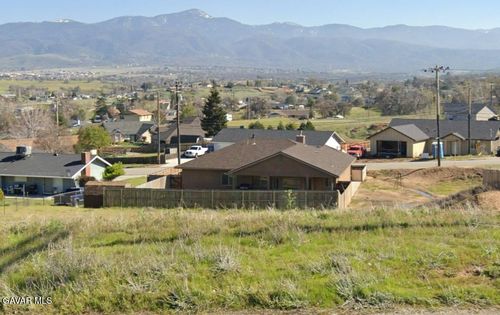 21024 Quail Springs Rd, Tehachapi, CA, 93561-7988 | Card Image