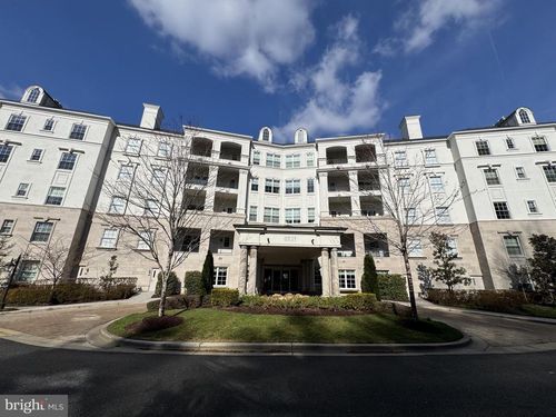 424-8121 River Rd, BETHESDA, MD, 20817-2704 | Card Image