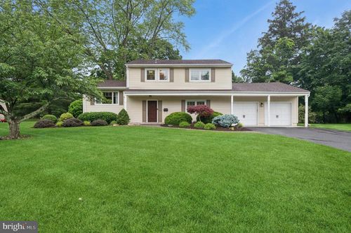 6 Stevens Rd, Kendall Park, NJ, 08824-1421 | Card Image