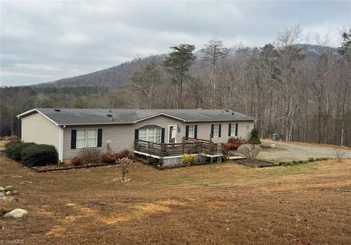 1040 Breezeway Dr, King, NC, 27021-8656 | Card Image