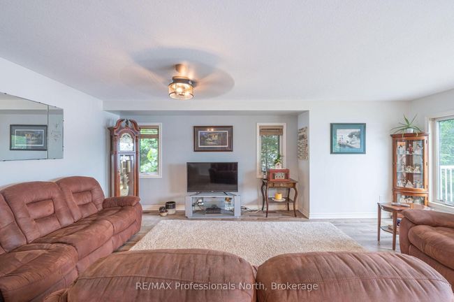 1075 Comak Cres, House other with 4 bedrooms, 4 bathrooms and 6 parking in Algonquin Highlands ON | Image 5
