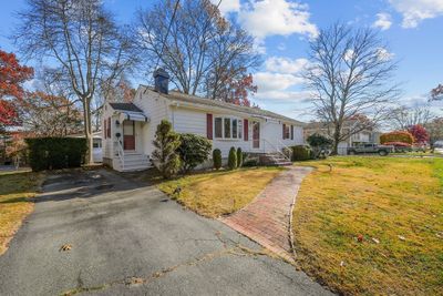 319 Hyacinth St., House other with 2 bedrooms, 1 bathrooms and 2 parking in Fall River MA | Image 3