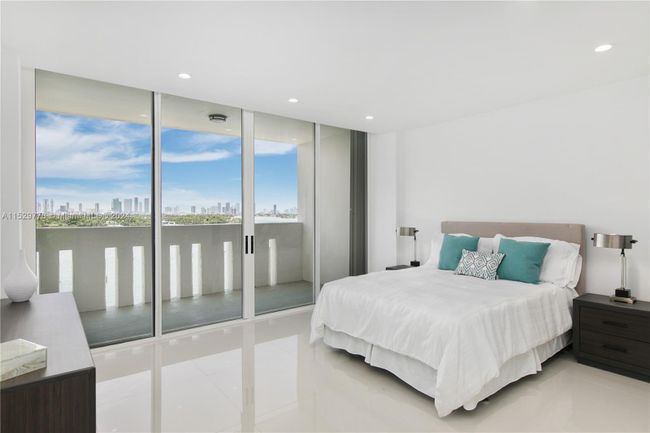 PH15 - 800 West Ave, Condo with 3 bedrooms, 2 bathrooms and null parking in Miami Beach FL | Image 12