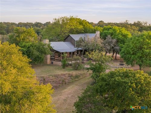 401 Clear Creek Ln, Fredericksburg, TX, 78624-8143 | Card Image
