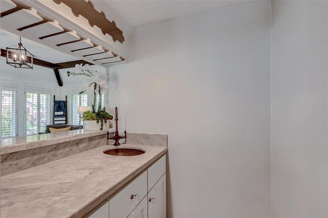 Wet bar off family room | Image 14