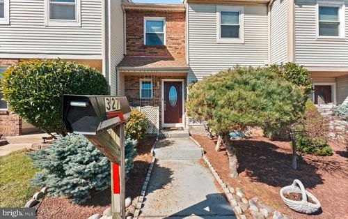 327 Wayne Ct, HOLLAND, PA, 18966-2761 | Card Image