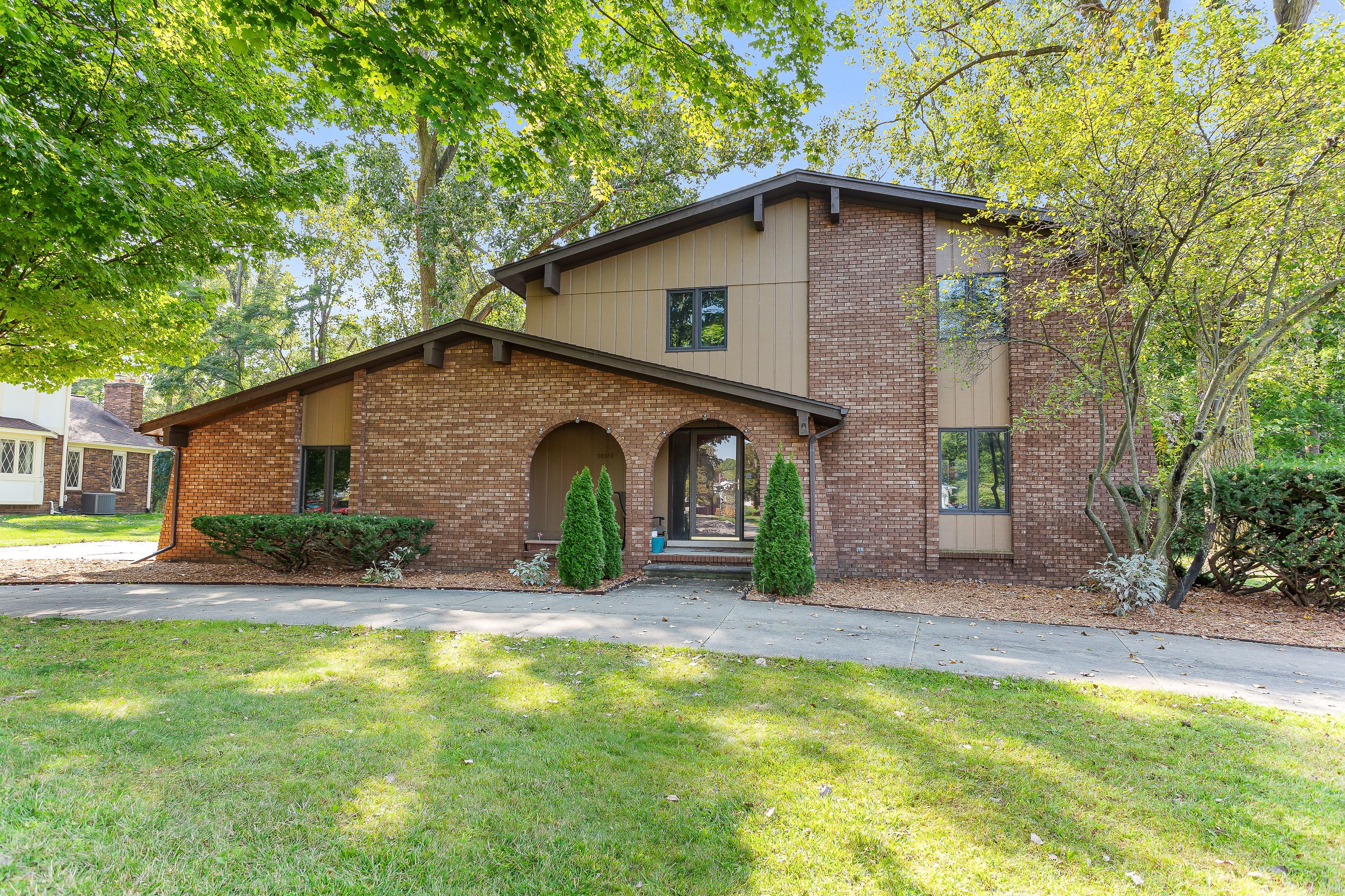 Southfarm Ln, Northville, MI 48167