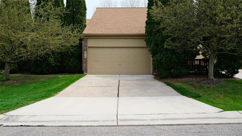 2217 Siboney Ct, Rochester Hills, MI, 48309-3749 | Card Image