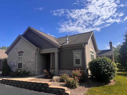 7-119-15160 Huff Way, Brookfield, WI, 53005 | Card Image