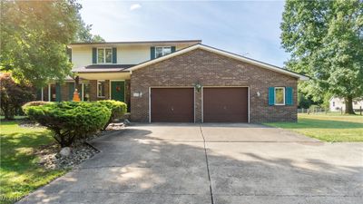 View of front of home featuring a front yard | Image 1