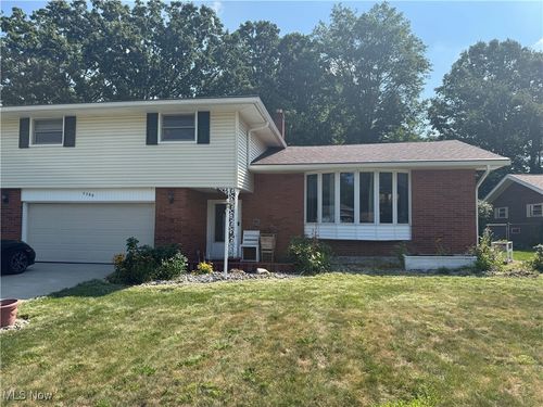 5289 Berkshire Dr, North Olmsted, OH, 44070-3021 | Card Image