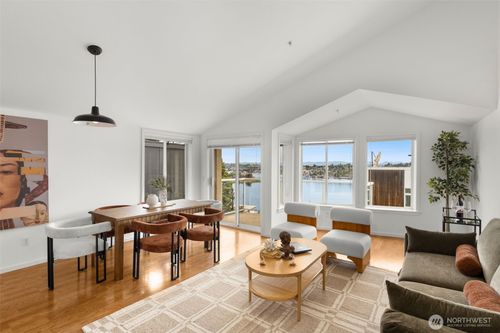 300-2432 Dexter Avenue N, Seattle, WA, 98109 | Card Image