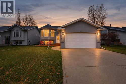 31 Heenan Crescent, Sylvan Lake, AB, T4S1Z8 | Card Image