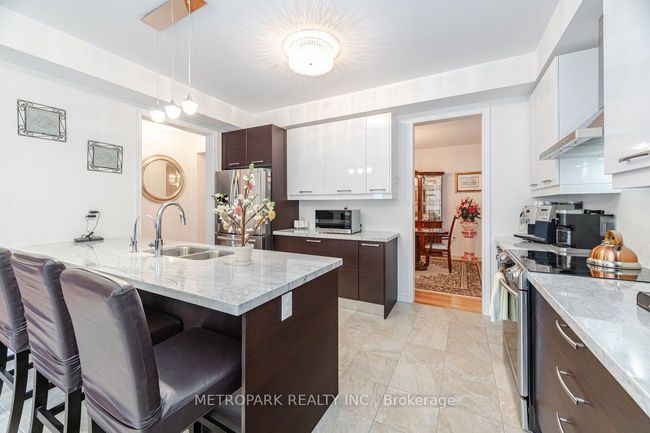 56 Manor Forest Rd, House other with 4 bedrooms, 4 bathrooms and 4 parking in Mount Albert ON | Image 11