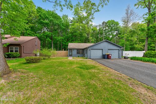 85 Wake Robin Rd, Malta, NY, 12020-4468 | Card Image