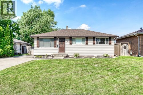 2980 Clemenceau Blvd, Windsor, ON, N8T2R1 | Card Image