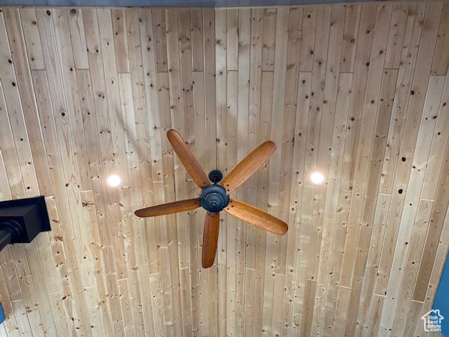 Detailed view of ceiling fan | Image 8