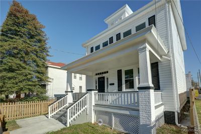 View of front facade with covered porch | Image 2